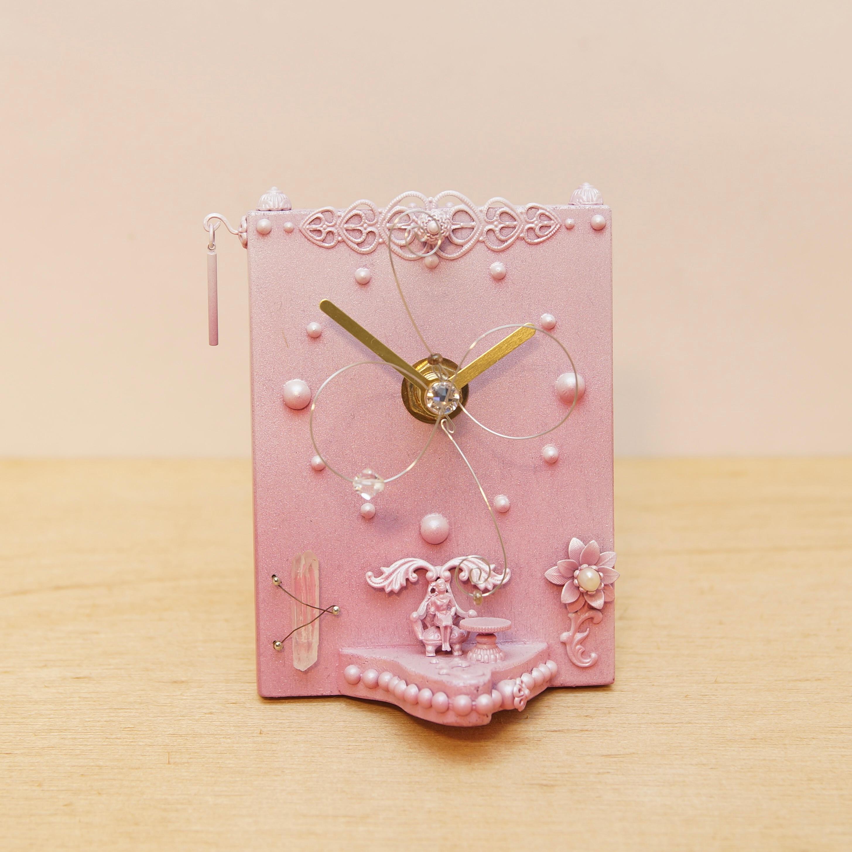 椅子のある置時計（１品物）ピーチ1枚目の画像