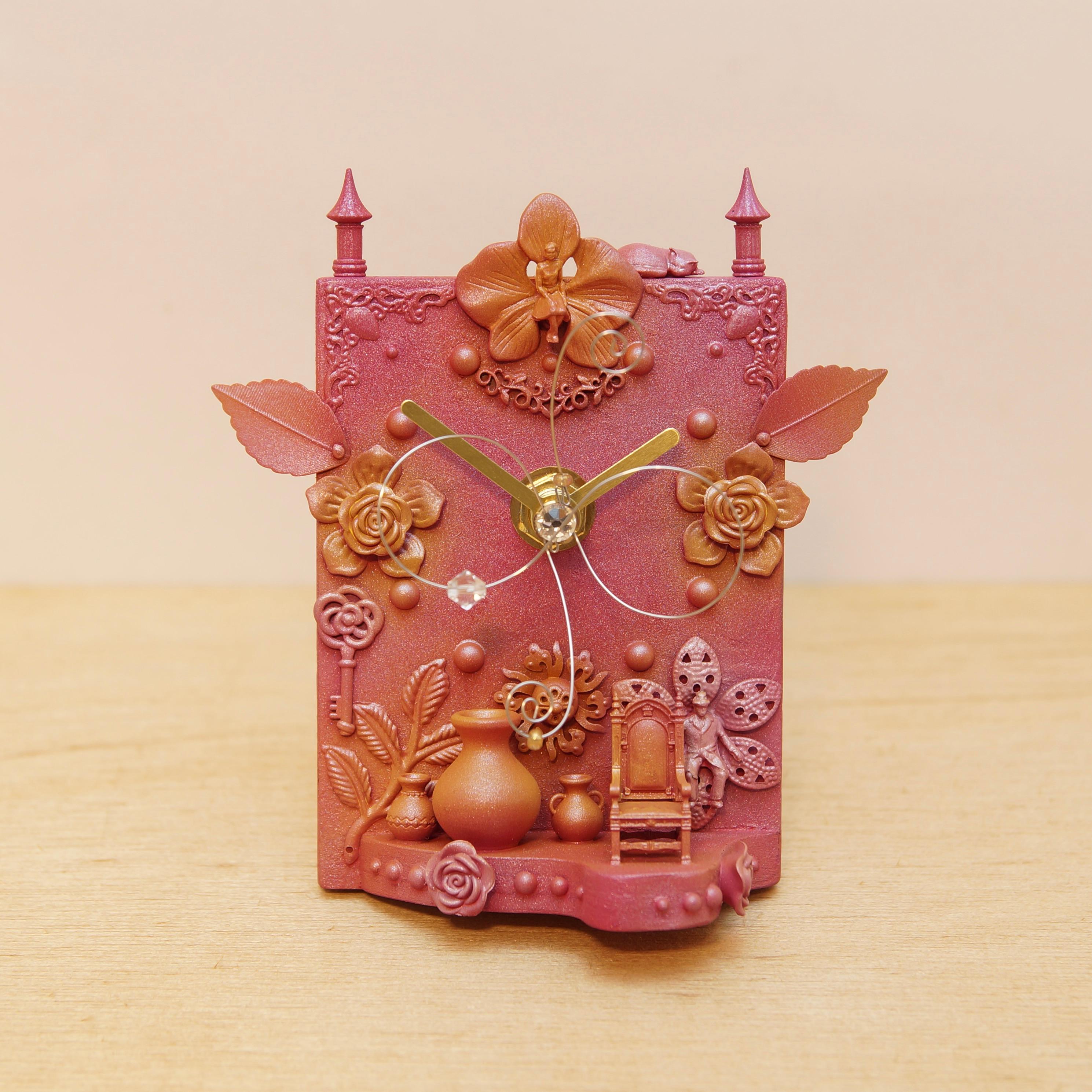 椅子のある置時計（１品物）陽だまりの花の部屋1枚目の画像